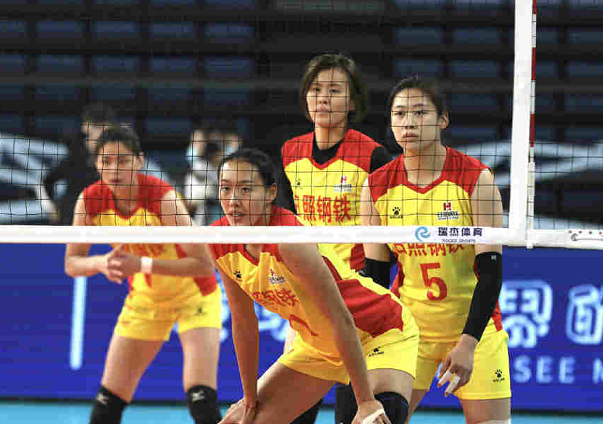  足协杯冷门迭爆，业余球队创造历史佳绩  