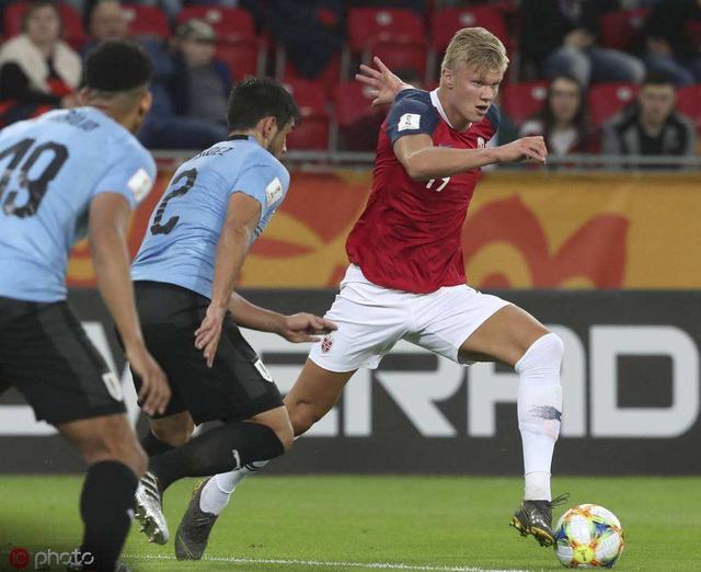  足坛新星闪耀，哈兰德帽子戏法惊艳全场