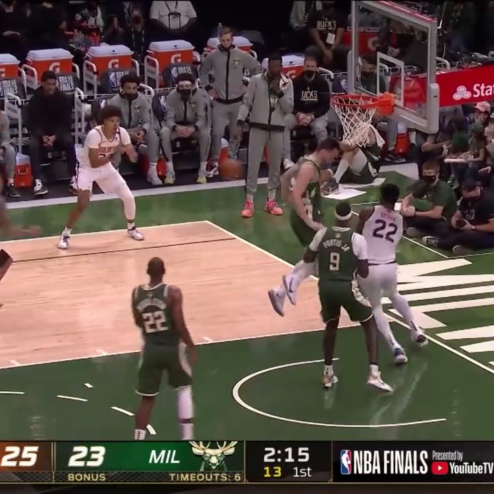  快攻反击行云流水打出团队风采